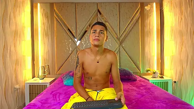 Snapshot of Twink_davidxx chatting on 27, 9, 2025 Twink davidxx online show from 27, 9, 2025