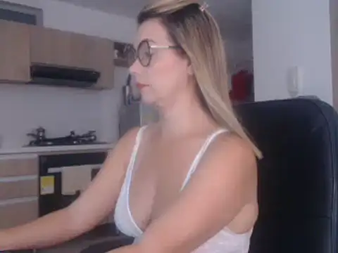 LovePaula online show from 2, 2, 2025