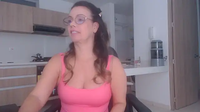 Snapshot of LovePaula chatting on 21, 6, 2026 LovePaula online show from 21, 6, 2026