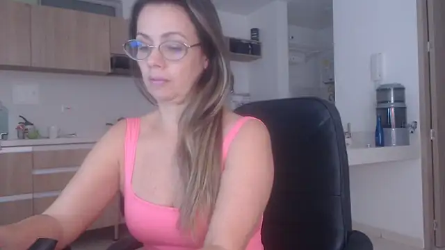 Snapshot of LovePaula chatting on 22, 6, 2026 LovePaula online show from 22, 6, 2026