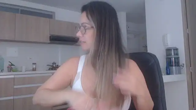 Snapshot of LovePaula chatting on 22, 6, 2026 LovePaula online show from 22, 6, 2026