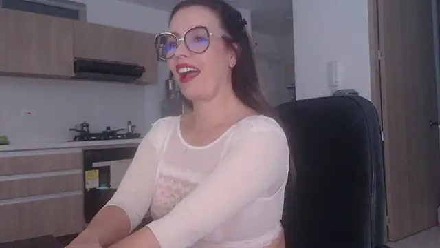 Snapshot of LovePaula chatting on 12, 7, 2026 LovePaula online show from 12, 7, 2026