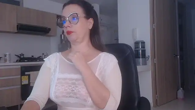 Snapshot of LovePaula chatting on 13, 7, 2026 LovePaula online show from 13, 7, 2026