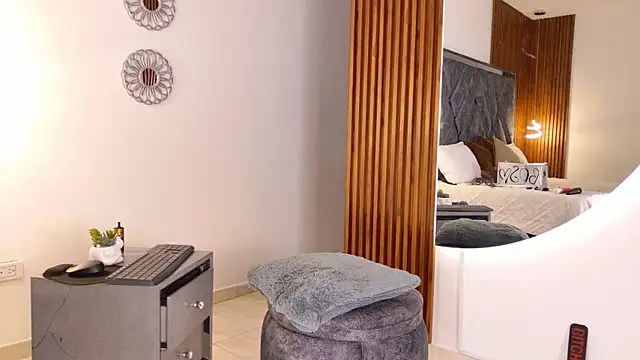 Snapshot of Dafne__Ruiz chatting on 17, 11, 2025 Dafne Ruiz online show from 17, 11, 2025