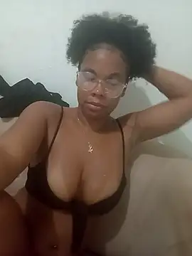 Snapshot of PrettahSantos chatting on 4, 12, 2025 PrettahSantos online show from 4, 12, 2025