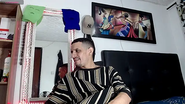 Snapshot of LATINO27CM chatting on 19, 6, 2026 LATINO27CM online show from 19, 6, 2026