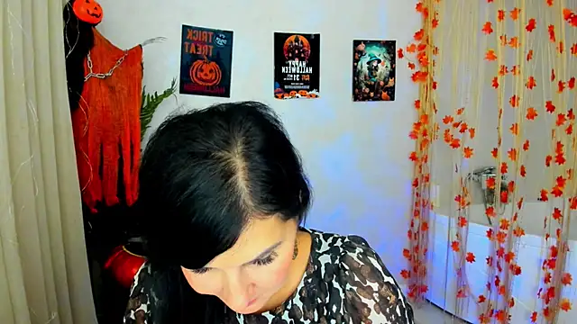 Moon Veloure1 online show from 26, 10, 2025