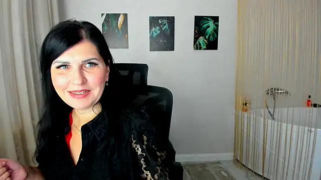 Moon Veloure1 online show from 24, 11, 2025