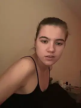 Snapshot of Lucy-XXX- chatting on 7, 10, 2025 Lucy-XXX- online show from 7, 10, 2025