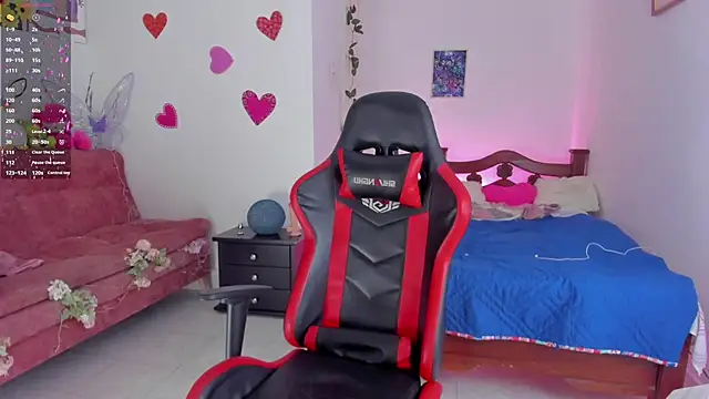 Snapshot of SophieLAmour chatting on 27, 9, 2025 SophieLAmour online show from 27, 9, 2025