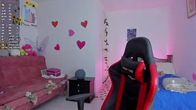 Snapshot of SophieLAmour chatting on 28, 9, 2025 SophieLAmour online show from 28, 9, 2025