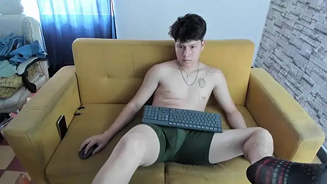 Snapshot of daniel_leon chatting on 29, 3, 2026 daniel leon online show from 29, 3, 2026