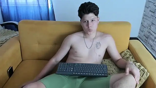 Snapshot of daniel_leon chatting on 10, 4, 2026 daniel leon online show from 10, 4, 2026