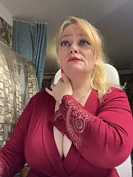 Snapshot of Sweet-blonde chatting on 11, 11, 2025 Sweet-blonde online show from 11, 11, 2025