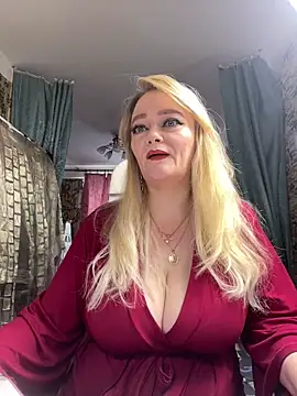 Snapshot of Sweet-blonde chatting on 5, 2, 2026 Sweet-blonde online show from 5, 2, 2026