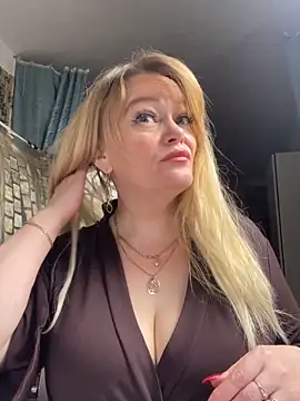 Snapshot of Sweet-blonde chatting on 14, 2, 2026 Sweet-blonde online show from 14, 2, 2026