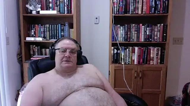 Snapshot of Vinyl22@xh chatting on 4, 7, 2026 Vinyl22xh online show from 4, 7, 2026