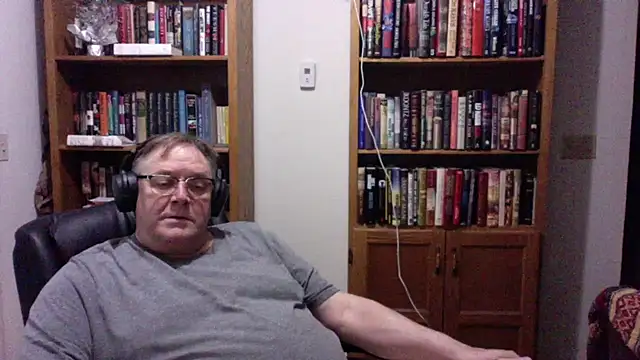 Snapshot of Vinyl22@xh chatting on 5, 7, 2026 Vinyl22xh online show from 5, 7, 2026