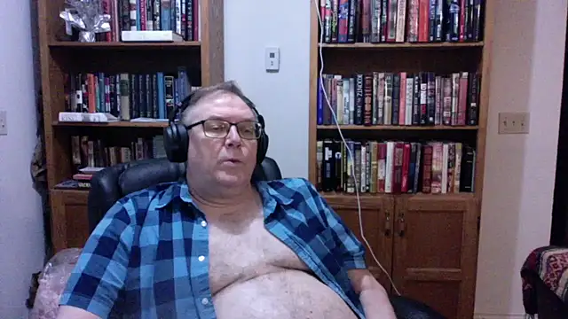 Snapshot of Vinyl22@xh chatting on 8, 7, 2026 Vinyl22xh online show from 8, 7, 2026