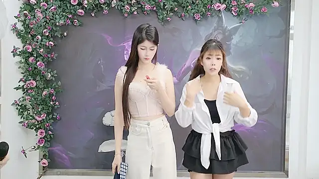 Snapshot of DogdogSM chatting on 25, 10, 2025 DogdogSM online show from 25, 10, 2025