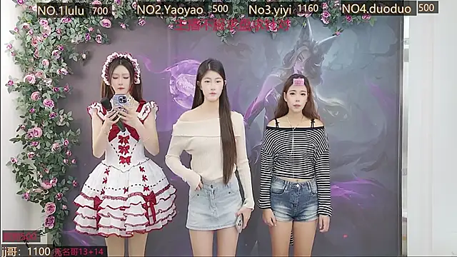 Snapshot of DogdogSM chatting on 28, 10, 2025 DogdogSM online show from 28, 10, 2025