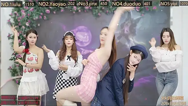 Snapshot of DogdogSM chatting on 7, 11, 2025 DogdogSM online show from 7, 11, 2025