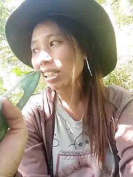 Snapshot of ruby-00 chatting on 23, 11, 2025 ruby-00 online show from 23, 11, 2025