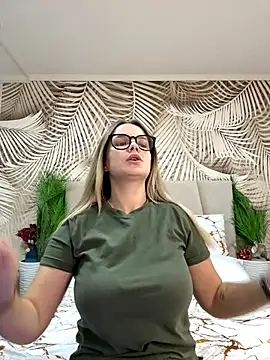 KellyHayden online show from 17, 10, 2025
