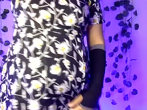 Snapshot of Aaliya02 chatting on 16, 12, 2025 Aaliya02 online show from 16, 12, 2025