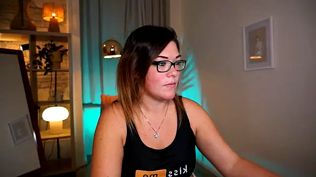 Snapshot of mrs_fllowerr chatting on 15, 10, 2025 mrs fllowerr online show from 15, 10, 2025