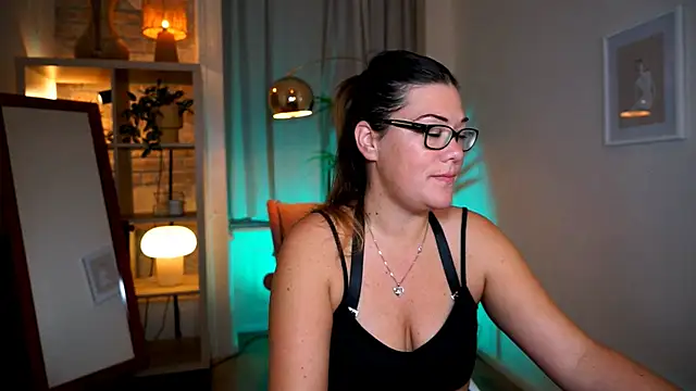 Snapshot of mrs_fllowerr chatting on 16, 10, 2025 mrs fllowerr online show from 16, 10, 2025