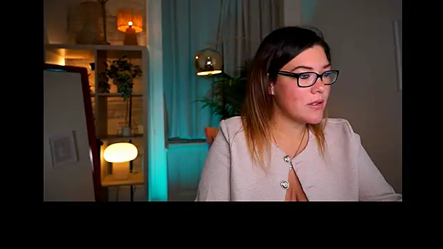 Snapshot of mrs_fllowerr chatting on 27, 10, 2025 mrs fllowerr online show from 27, 10, 2025