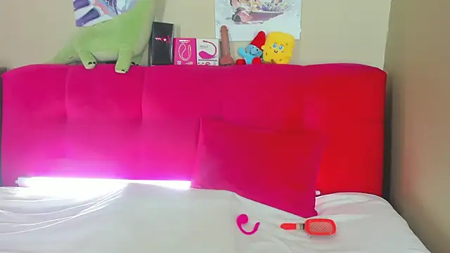 Snapshot of Angel_Leeks chatting on 21, 11, 2025 Angel Leeks online show from 21, 11, 2025