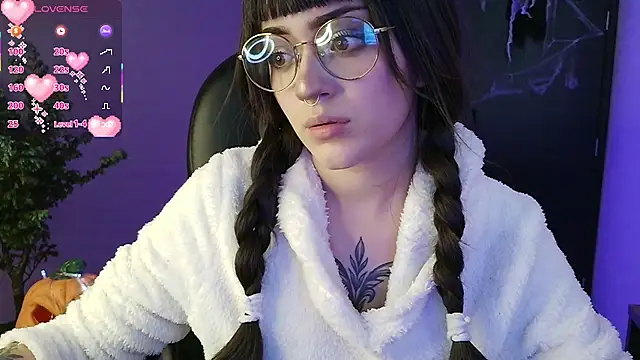 Snapshot of LesRose chatting on 1, 10, 2025 LesRose online show from 1, 10, 2025