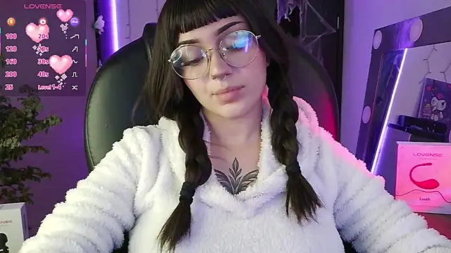 Snapshot of LesRose chatting on 21, 10, 2025 LesRose online show from 21, 10, 2025