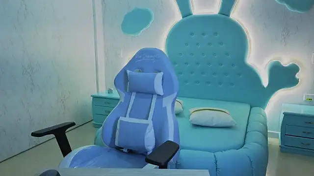 Mia Cuttee online show from 20, 10, 2025