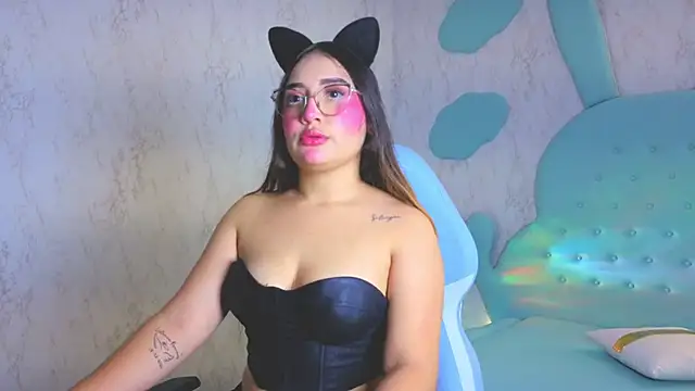 Mia Cuttee online show from 22, 11, 2025