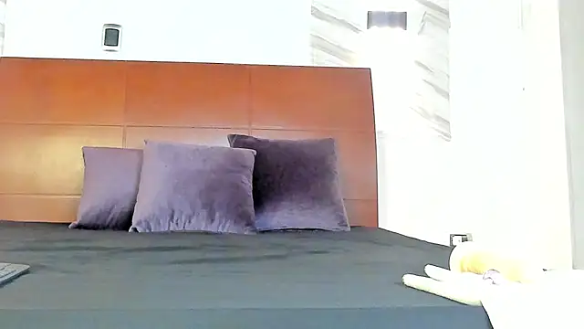 Charlotte-Smit online show from 4, 11, 2025