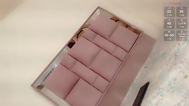 Snapshot of roxanawillts chatting on 24, 10, 2025 roxanawillts online show from 24, 10, 2025