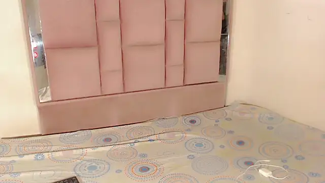 Snapshot of roxanawillts chatting on 26, 11, 2025 roxanawillts online show from 26, 11, 2025