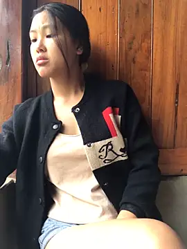 Snapshot of Mai_lovely chatting on 21, 10, 2025 Mai lovely online show from 21, 10, 2025