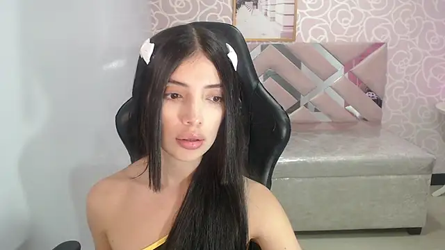 Snapshot of cynthia_ch chatting on 8, 10, 2025 cynthia ch online show from 8, 10, 2025