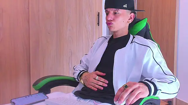 Skinny batman online show from 8, 10, 2025