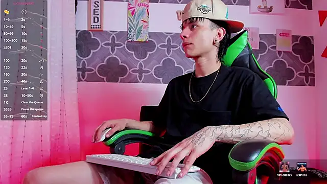 Snapshot of Skinny_batman chatting on 22, 12, 2025 Skinny batman online show from 22, 12, 2025