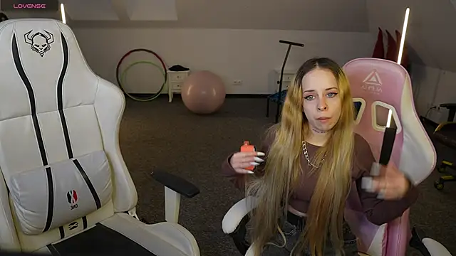 Luchi Sun online show from 11, 11, 2025