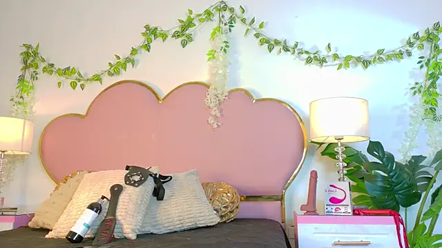 Snapshot of NaiaWhisper chatting on 12, 10, 2025 NaiaWhisper online show from 12, 10, 2025