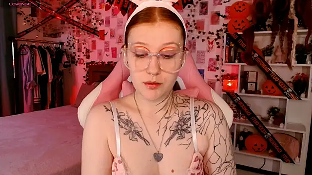 Ayla Hicks online show from 2, 11, 2025