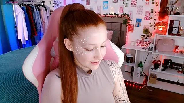 Ayla Hicks online show from 24, 11, 2025