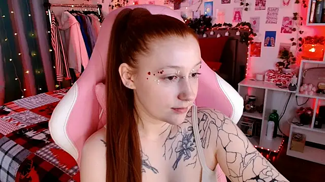 Ayla Hicks online show from 30, 11, 2025