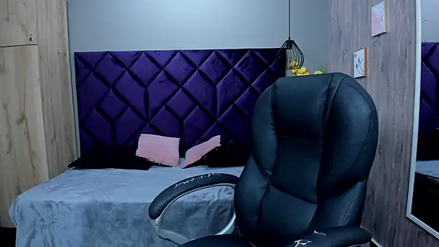 ChloeCampbell03 online show from 22, 11, 2025